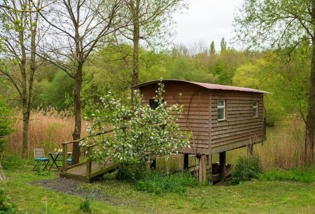 Villa Lakeside Cabin On Stilts- 'Kingfisher' Rous Lench Exterior foto