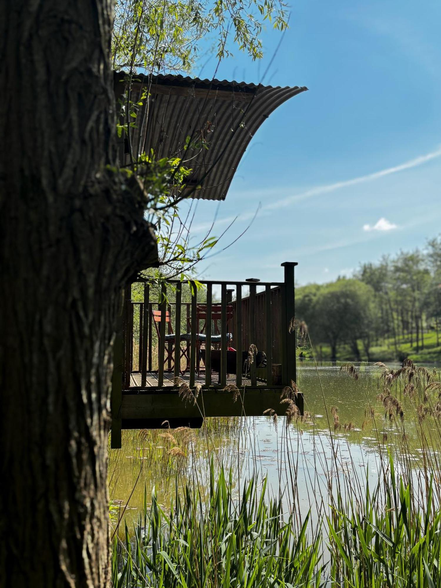 Lakeside Cabin On Stilts- 'Kingfisher' Rous Lench Exterior foto