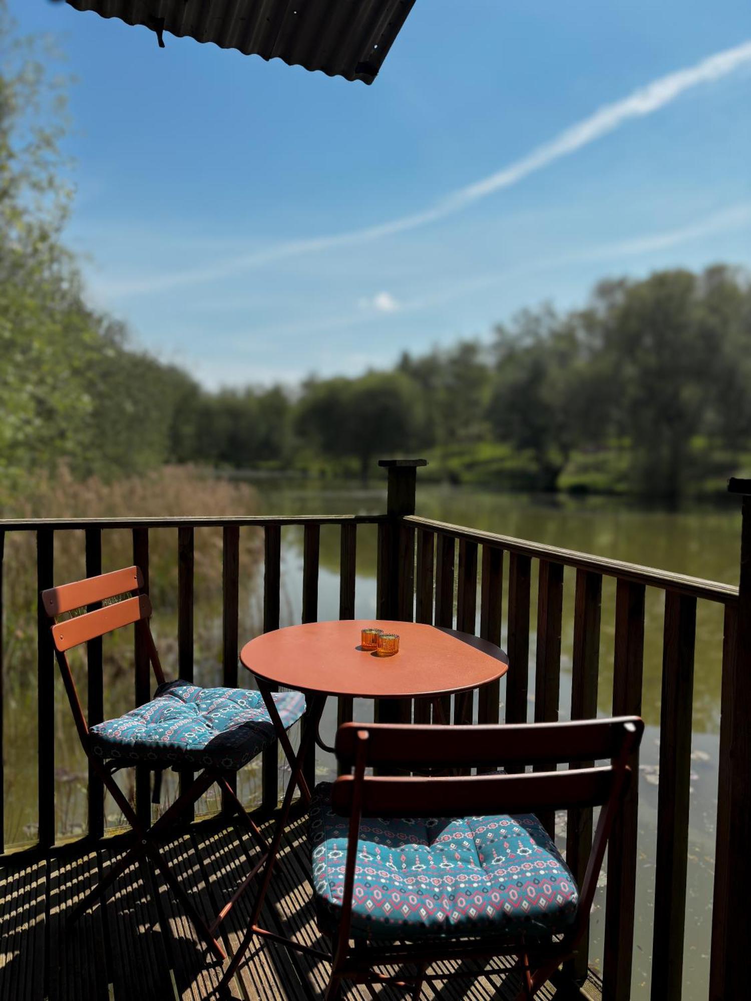 Lakeside Cabin On Stilts- 'Kingfisher' Rous Lench Exterior foto