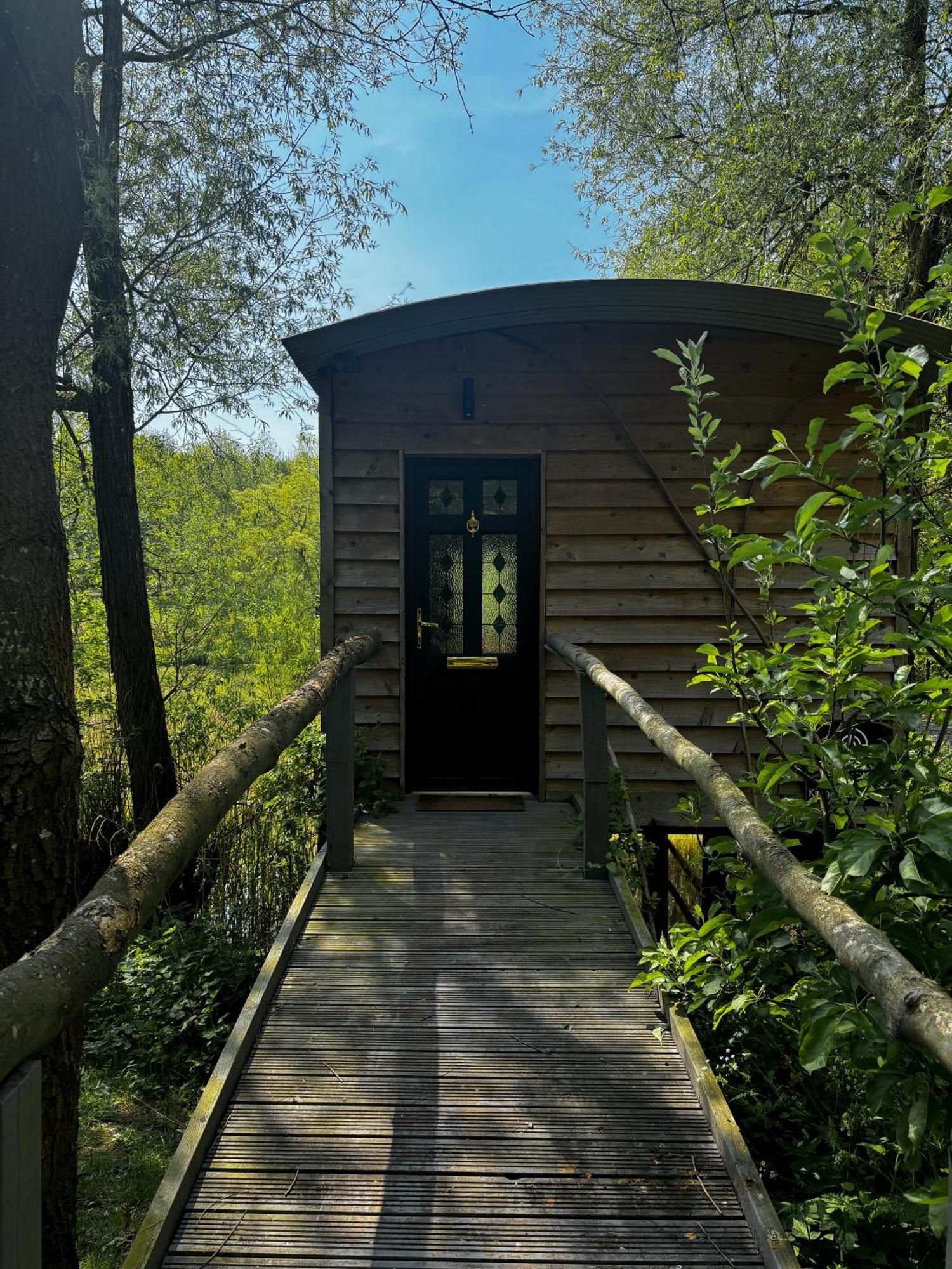 Lakeside Cabin On Stilts- 'Kingfisher' Rous Lench Exterior foto